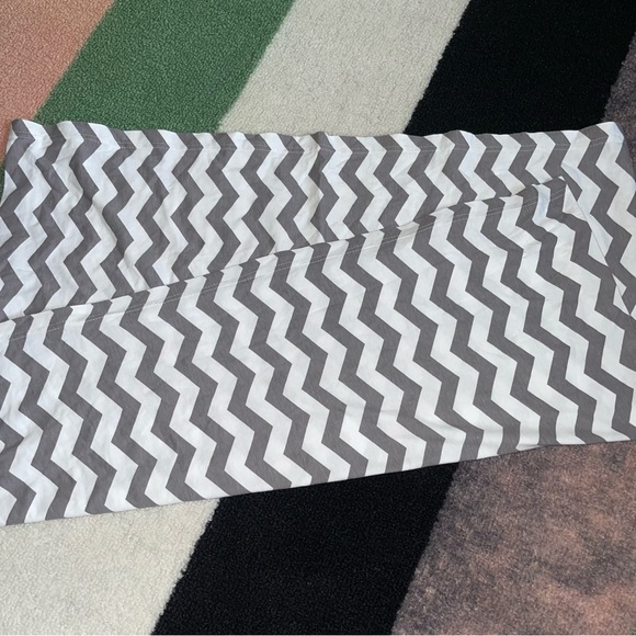 🤱🏻 Itzy Ritzy Nursing Happens Infinity Breastfeeding Scarf - Picture 3 of 3